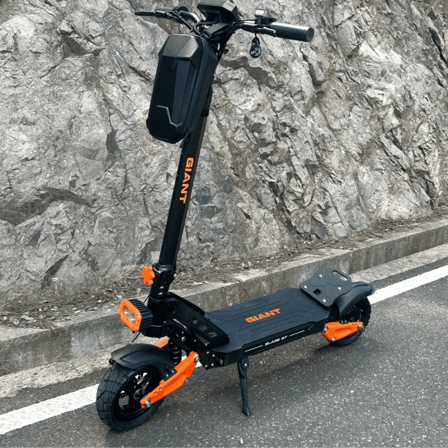 Blade GT_bez sideniya_speredi-650x650 Електросамокат GIANT Blade GT Pro 48V 26Ah 1600W (2025) | З сидінням - Зображення 1
